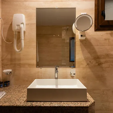 Makednos Otel 3*